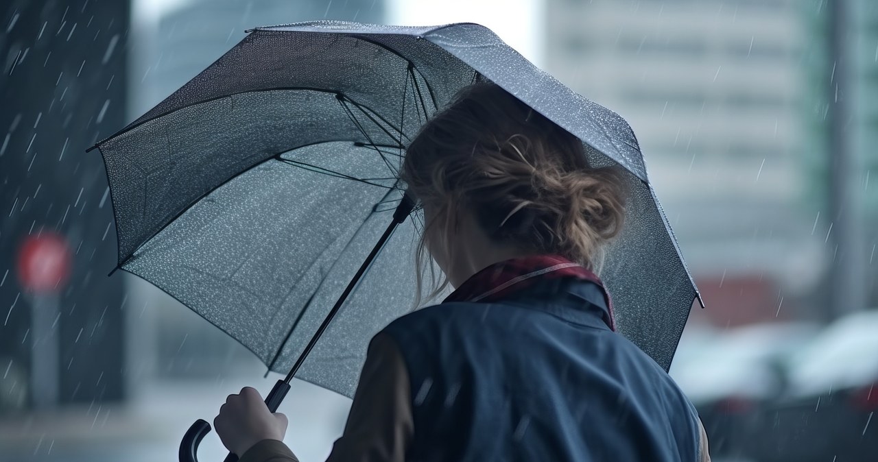 Aplikacje idealne, gdy pada deszcz. Mają najdokładniejszy radar opadów. /123RF/PICSEL