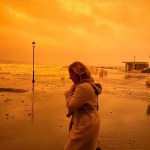 Apokaliptyczny widok w turystycznym raju. Powietrze zrobiło się czerwone