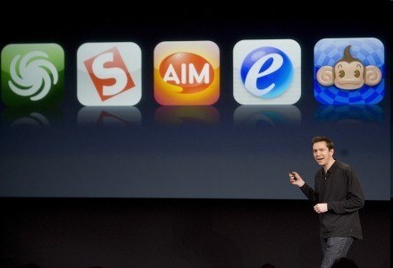 App Store to świetna usługa, ale weryfikacja programów budzi kontrowersje /AFP