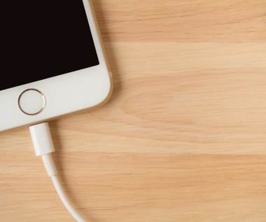 Apple dołączy szybką ładowarkę do kolejnego iPhone'a?