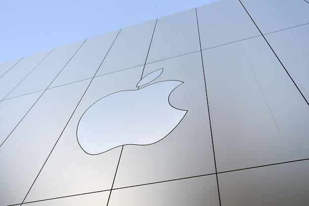 Apple jest pierwszą na świecie firmą wartą bilion dolarów /AFP
