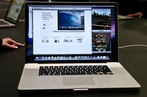 Apple ma ponoć zaoferować 400 do 500 tysięcy MacBooków z 11,6-calowymi wyświetlaczami /AFP