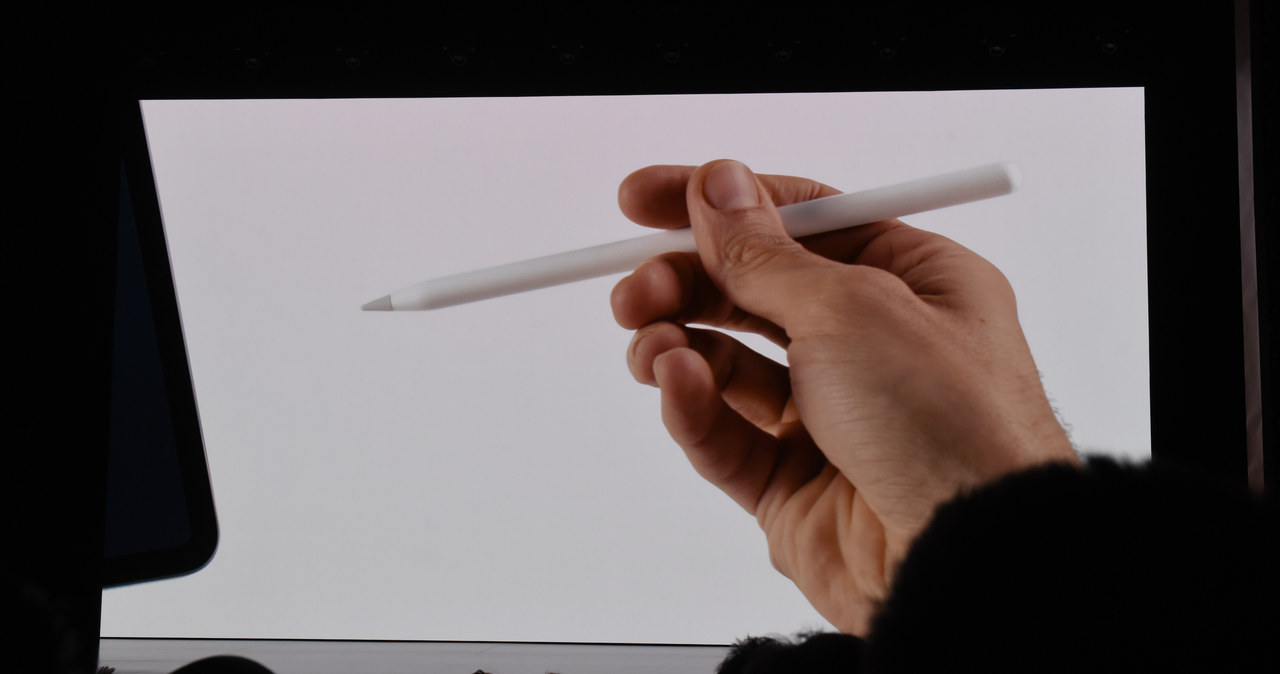 Apple Pencil - nie brakuje osób /AFP