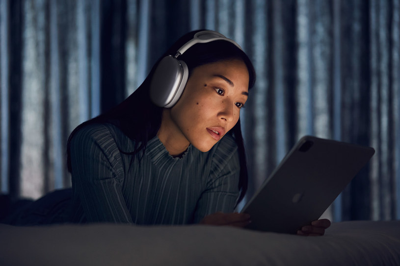Apple prezentuje słuchawki AirPods Max /materiały prasowe