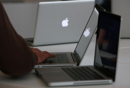 Apple stawia na "prawdziwe" notebooki, nie netbooki /AFP