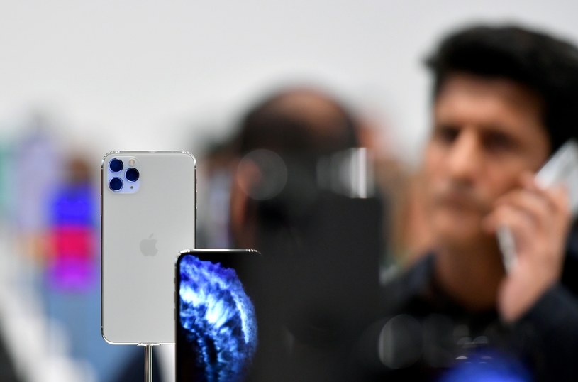 Apple stworzy nowe, lżejsze ładowarki /AFP