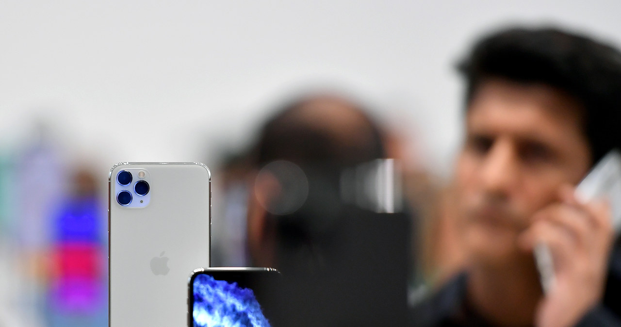 Apple stworzy nowe, lżejsze ładowarki /AFP