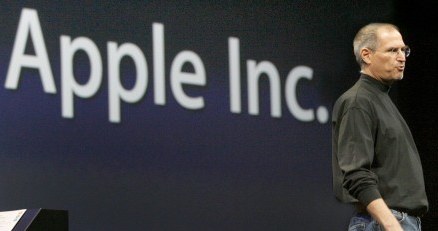 Apple to Jobs - tak twierdzi autor książki "Być jak Steve Jobs" /AFP