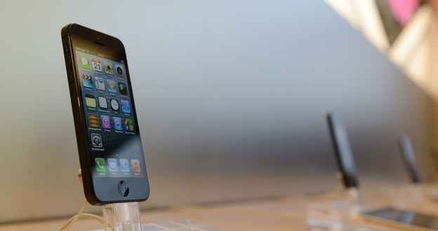 Apple uzbroi iPhone'a 5S w kilka interesująych nowości /AFP