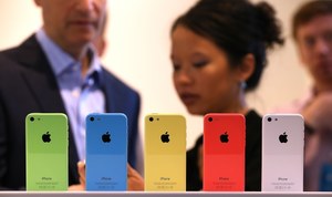 Apple wprowadza do sprzedaży 8 GB iPhone'a 5c