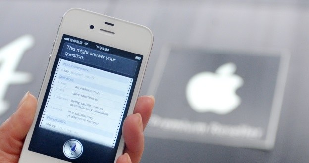 Apple wspiera także iPhone'a 4s /AFP