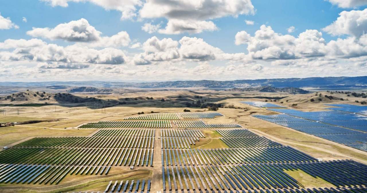 Apple zbuduje ogromny magazyn energii /materiały prasowe