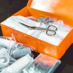 DIN 13164 Apteczka ma być obowiązkowa. Kierowcy pytają, co musi znaleźć się w środku