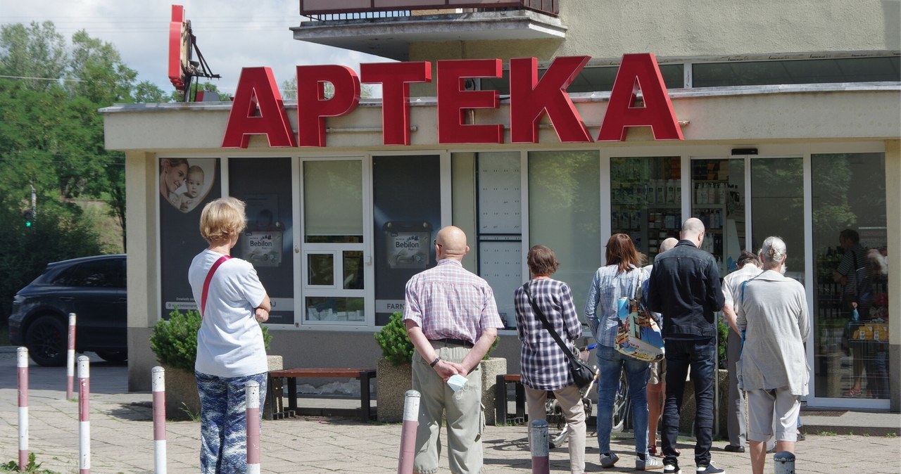 Apteki w systemie kaucyjnym. Ministerstwo klimatu dementuje plotki /Marek Bazak /East News
