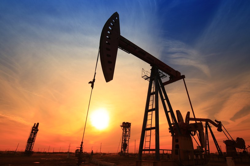 Arabia Saudyjska będzie wydobywała mniej ropy także we wrześniu /123RF/PICSEL