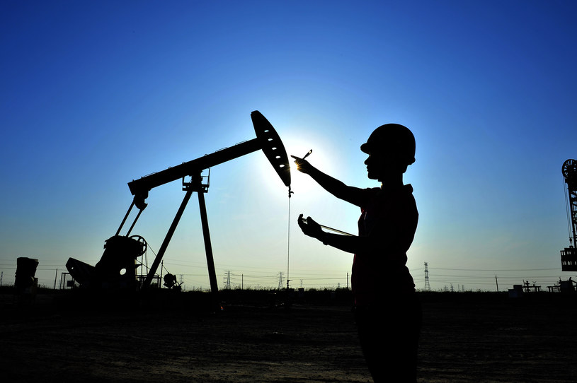 Arabia Saudyjska zaskoczyła rynki niespodziewaną decyzją o podwyższeniu cen ropy eksportowanej do krajów Azji /123RF/PICSEL