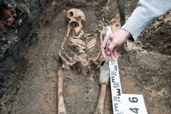 Archeolodzy badają średniowieczne cmentarzysko w Santoku 