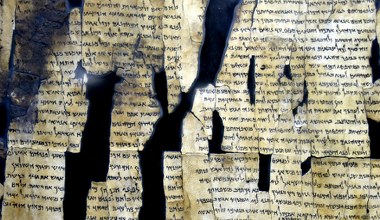 Archeolodzy mają dość tajemnic Zwojów znad Morza Martwego. Sięgają po AI
