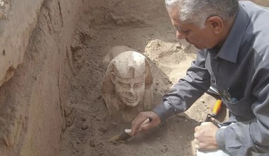 Archeolodzy odkopali w Egipcie "śmiejącego się" sfinksa