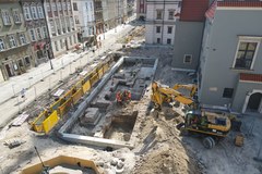 Archeolodzy odkopują piwnice Nowego Ratusza w Poznaniu