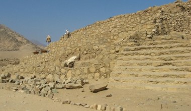 Archeolodzy odkryli budowlę piramidalną w Peru. Ma tysiące lat