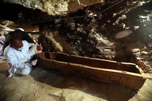 Archeolodzy odkryli grobowiec sprzed co najmniej 3,5 tysiaca lat /KHALED ELFIQI   /PAP/EPA