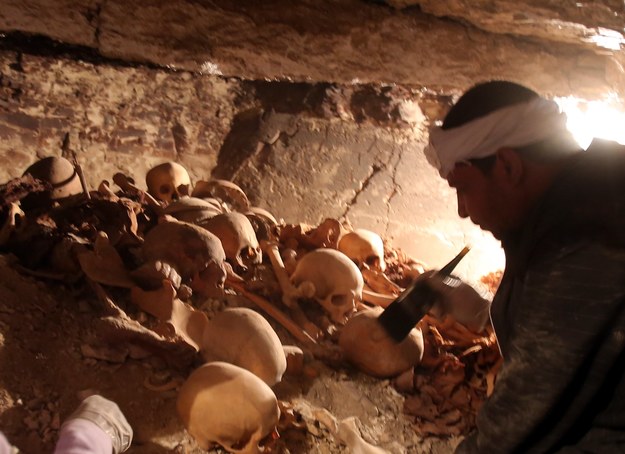 Archeolodzy odkryli grobowiec sprzed co najmniej 3,5 tysiąca lat /KHALED ELFIQI   /PAP/EPA