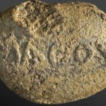 Archeolodzy odkryli pocisk do procy z mroczną wiadomością dla wroga