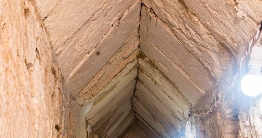 Archeolodzy podejrzewają, że podstawowo tunel zbudowano z myślą o transportowaniu wody podczas suszy /Facebook/Ministry of Tourism and Antiquities /Facebook