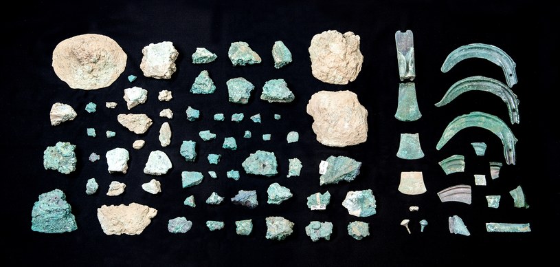 Archeolodzy prowadzą wykopaliska w regionie Gryzonii od października zeszłego roku. Do tej pory udało im się zebrać 80 artefaktów z okresu od 1000 do 1200 lat p.n.e. /Kanton Graubünden /Facebook