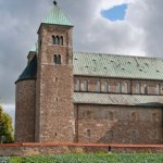 Archikolegiata w Tumie. XII-wieczna romańska świątynia na Szlaku Romańskim