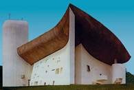 Architektura XX w.: kaplica Notre-Dame-du-Haut projektu Le Corbusiera, Ronchamp, Francja, /Encyklopedia Internautica