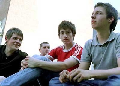 Arctic Monkeys (Alex Turner drugi z prawej) /