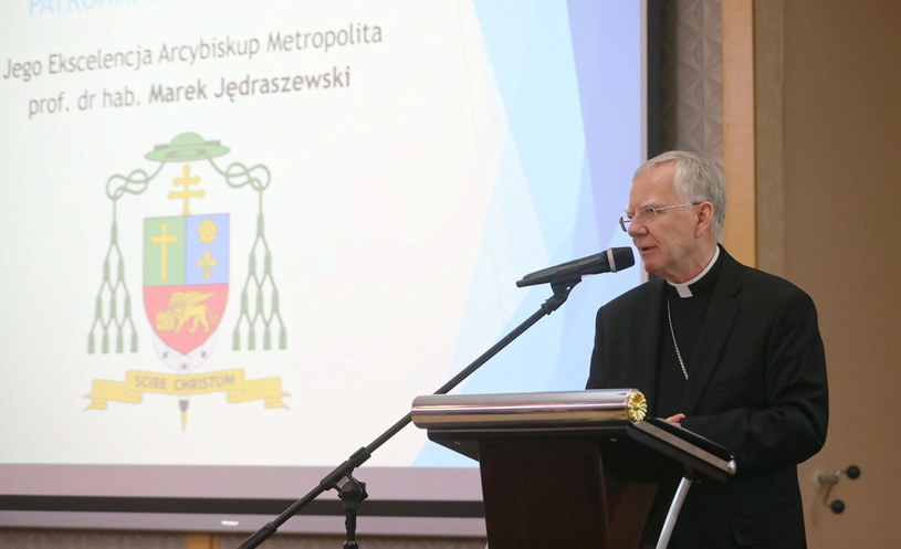 Arcybiskup Marek Jędraszewski podczas konferencji "Rodzina w Społeczeństwie i Państwie, aspekty filozoficzne, kulturowe, społeczne i prawne" / 	Grzegorz Momot    /PAP