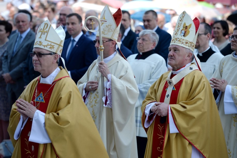 Arcybiskup metropolita warszawski Kazimierz Nycz i prymas Polski abp Wojciech Polak /Jacek Turczyk /PAP