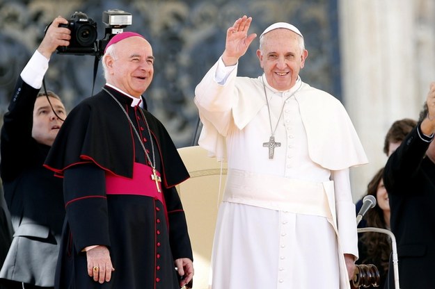 Arcybiskup Vincenzo Paglia i papież Franciszek /Fabio Frustaci /PAP/EPA