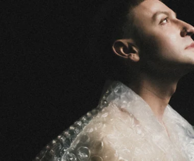 Arek Kłusowski cieszy się, że "w końcu jest po wszystkim". Singiel "BINGO" zapowiada nowy album
