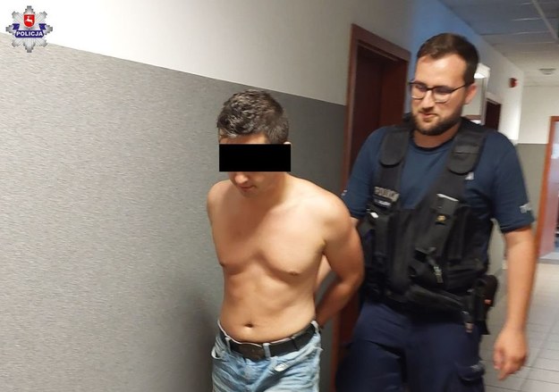 Areszt dla 24-latka, który rzucił się na policjantów z maczetą /Lubelska Policja /