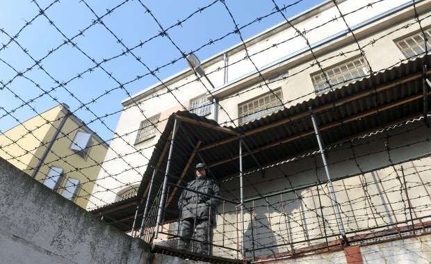 Areszt elektroniczny panaceum na przepełnione zakłady karne? Złożono projekt 