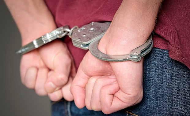 Aresztant uciekł z radiowozu. Śledztwo ws. policjantów umorzone