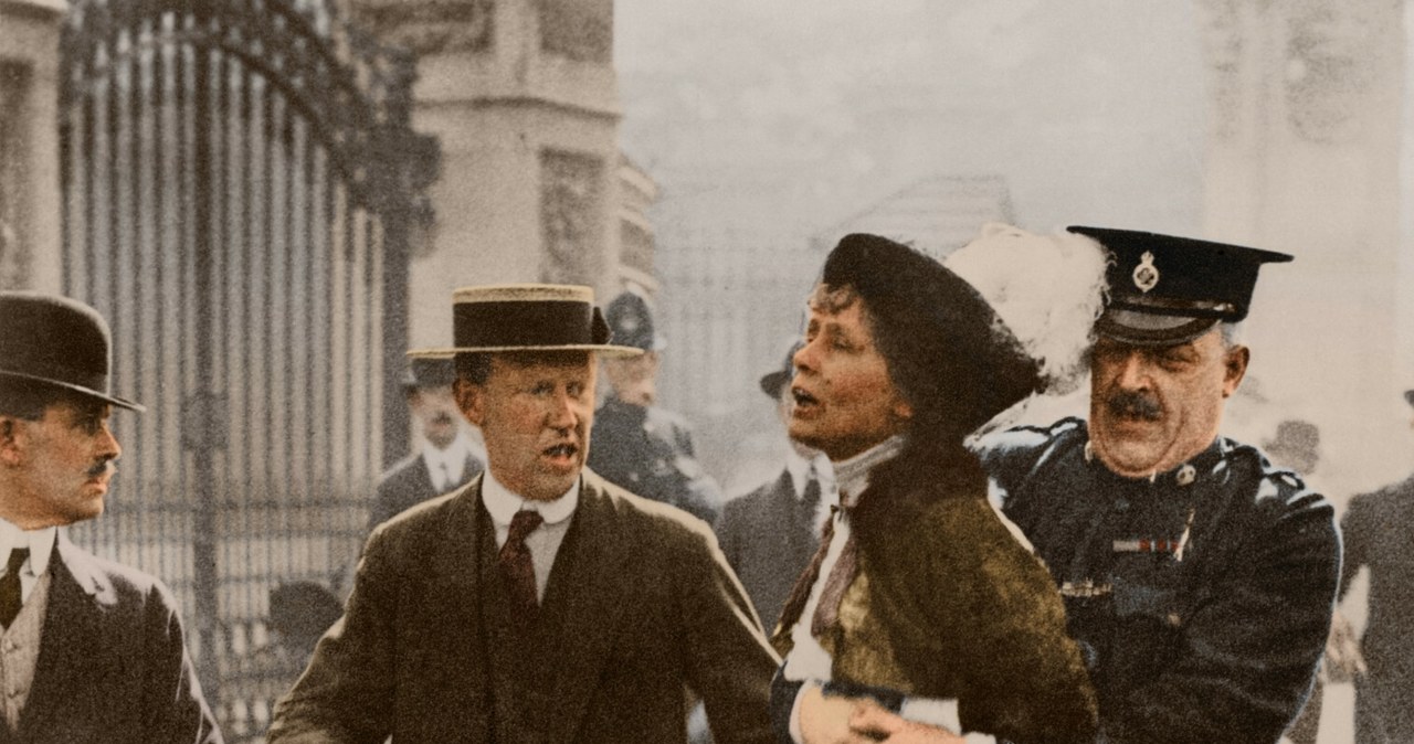 Aresztowanie Emmeline Pankhurst w pobliżu pałacu Buckingham /Media Drum Images/Mary Evans Picture Library/East News /East News