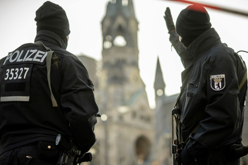 Aresztowano cztery "osoby kontaktowe" mężczyzny poszukiwanego po zamachu /Clemens Bilan /AFP