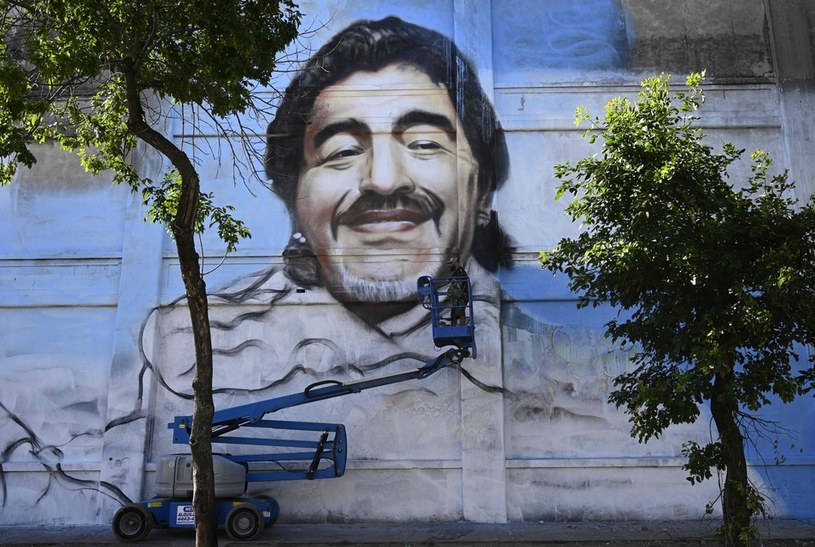 Argentyńska senator chce, aby wizerunek Diego Maradony znalazł się na jednym z banknotów tego kraju /JUAN MABROMATA /AFP