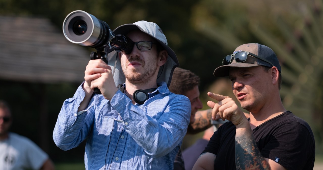 Ari Aster (z lewej) i Paweł Pogorzelski (z prawej) na planie „Midsommar. W biały dzień" /Image Capital Pictures / Film Stills /Agencja FORUM