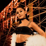 Ariana Grande mieszka jak dynastia Tudorów. Drewniane belki i pełen luksus...