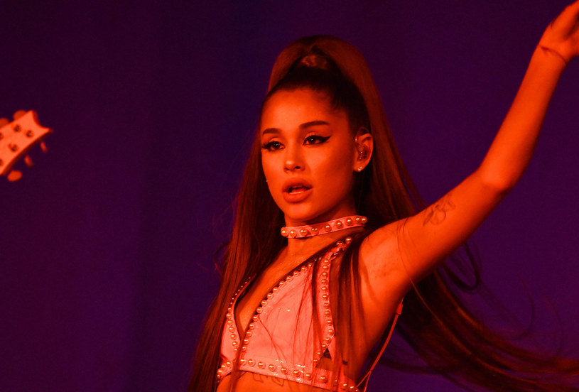Ariana Grande podczas koncertu. New York /Getty Images