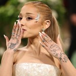 Ariana Grande poddała się badaniu wariografem. "Czasami nie lubię swoich fanów"