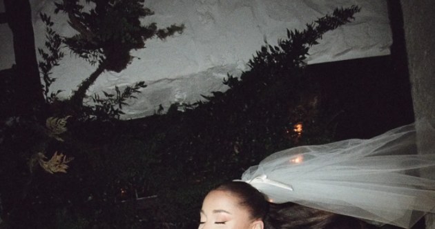 Ariana Grande wzięła ślub! Fot: Stefan Kohli dla Vogue Magazine /