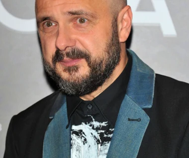 Arkadiusz Jakubik (Dr Misio) pokazał zdjęcie z synem! 25-letni Jan odziedziczył talent po ojcu. "Będzie o nim słychać"