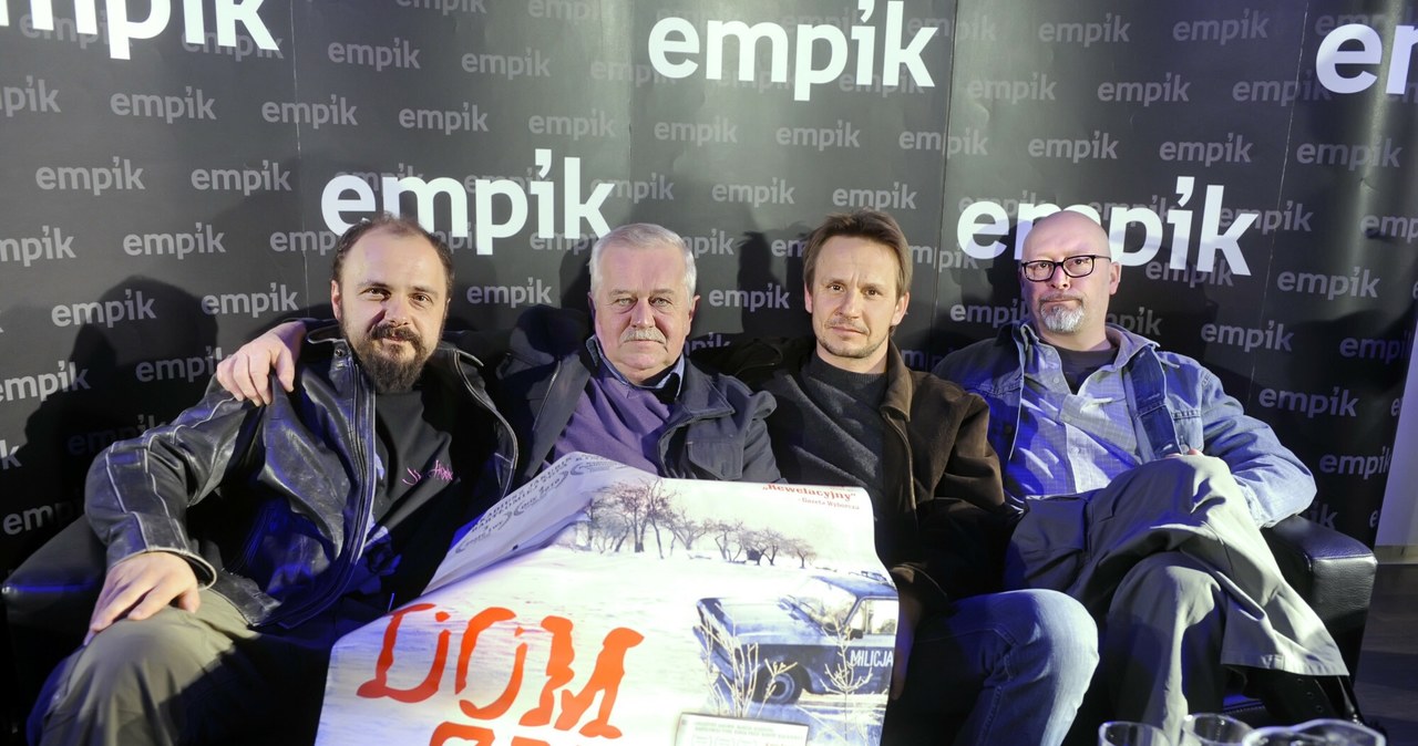 Arkadiusz Jakubik, Marian Dziędziel, Bartłomiej Topa i Wojciech Smarzowski podczas promocji filmu "Dom zły" /Jan Bielecki /East News